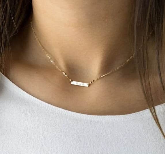 תליון קטן עם חריטה לבחורה